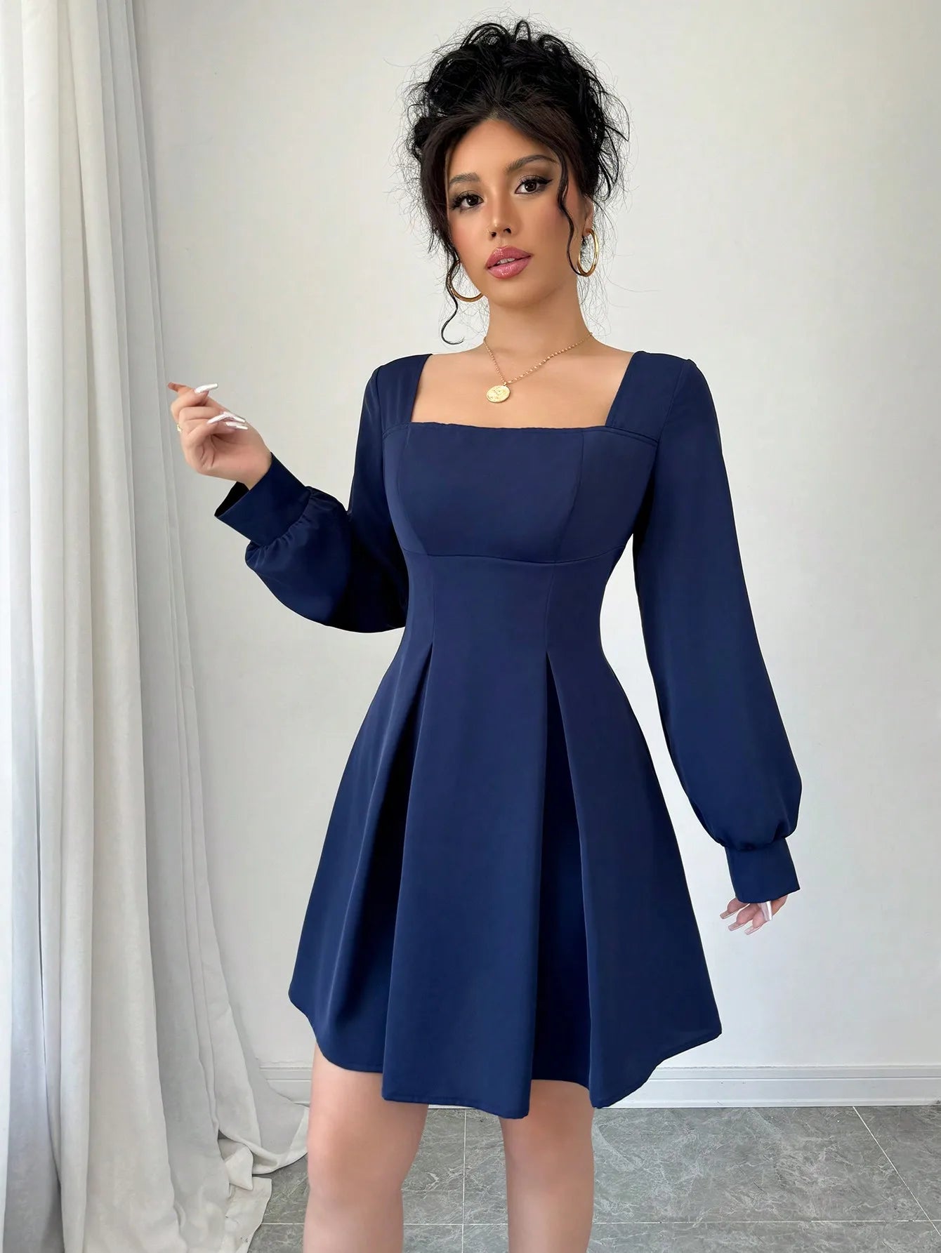 Autumn new cross-border foreign trade long sleeved dress with square collar and waist cinching, showing a slim and slim A-line s